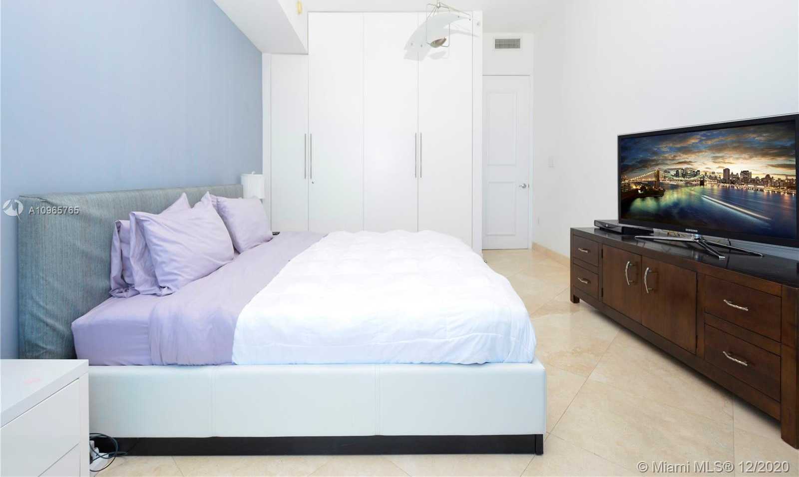 Small Image of 100 SOUTH POINTE DR #1003, Miami Beach Number 20