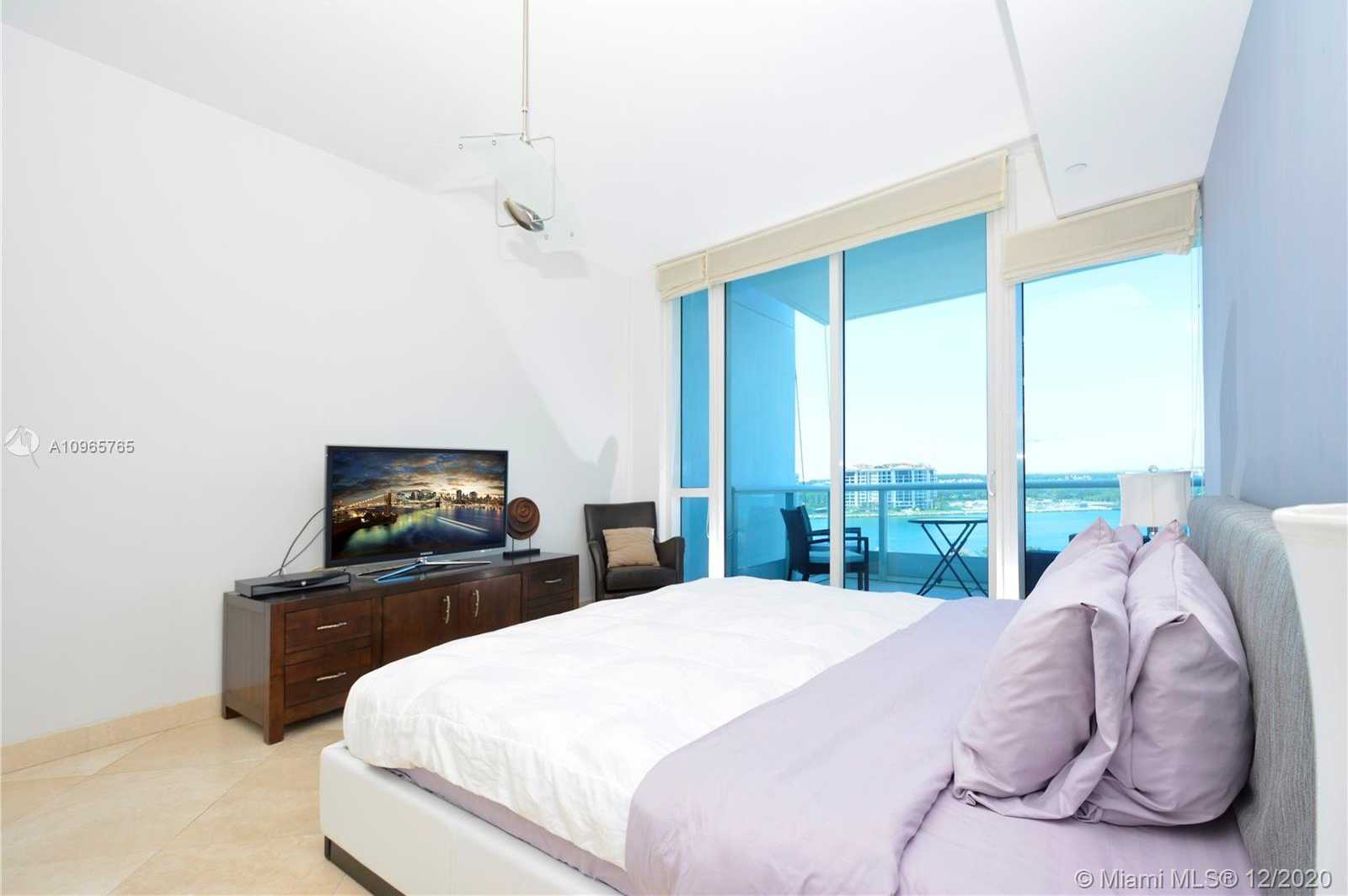 Small Image of 100 SOUTH POINTE DR #1003, Miami Beach Number 21