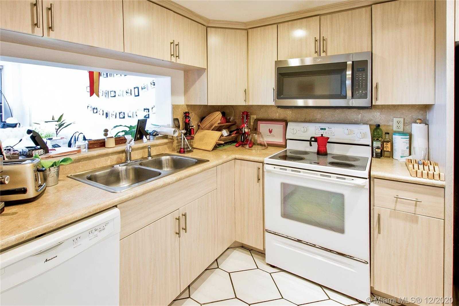 Small Image of 2555 COLLINS AVE #907, Miami Beach Number 10