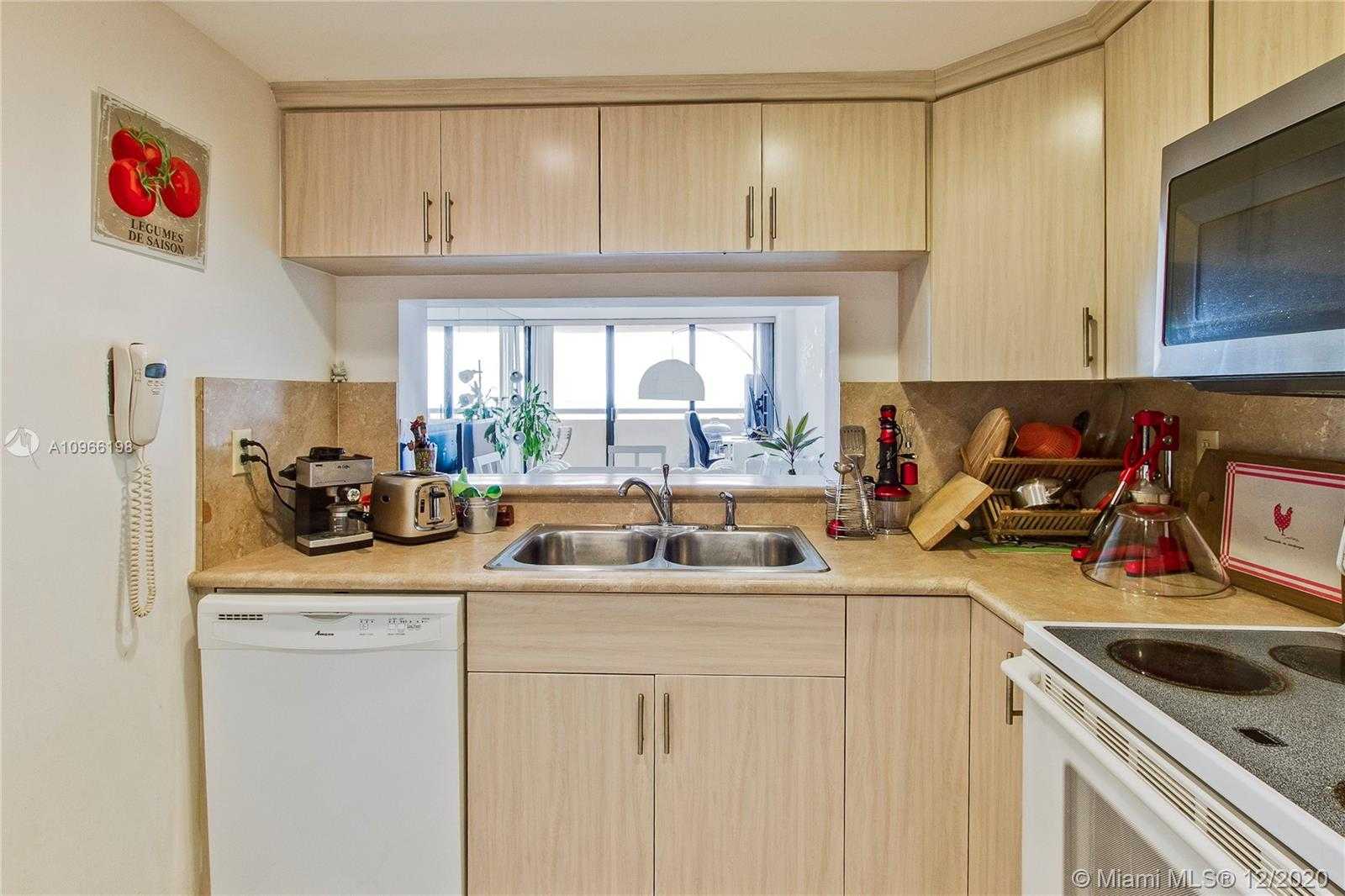 Small Image of 2555 COLLINS AVE #907, Miami Beach Number 11