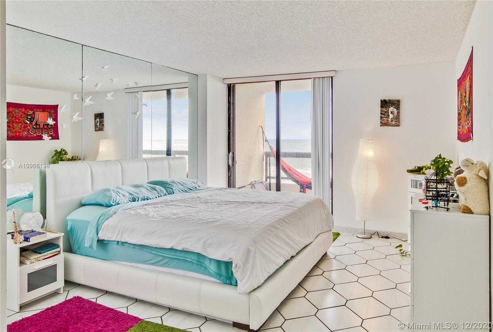 Small Image of 2555 COLLINS AVE #907, Miami Beach Number 12