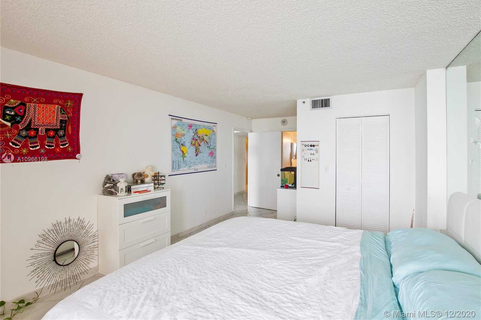 Small Image of 2555 COLLINS AVE #907, Miami Beach Number 14