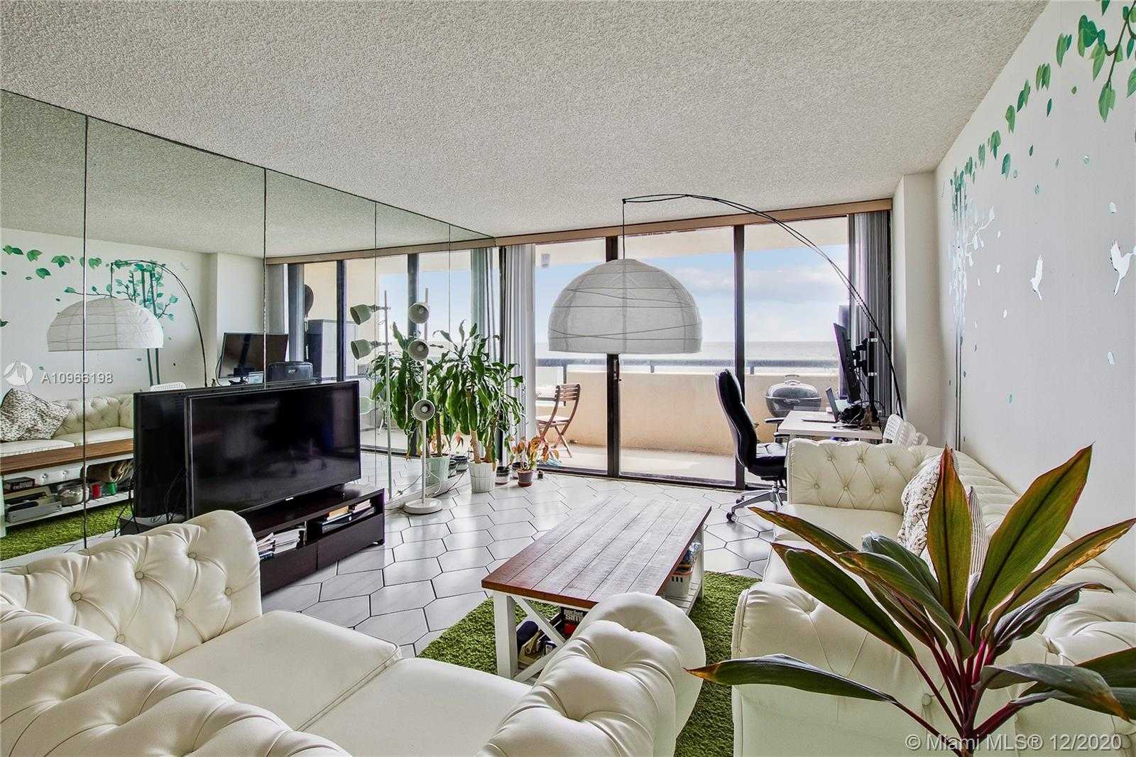Small Image of 2555 COLLINS AVE #907, Miami Beach Number 2