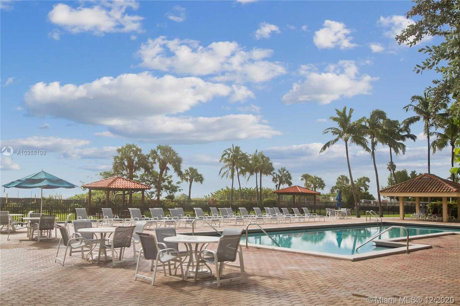Small Image of 2555 COLLINS AVE #907, Miami Beach Number 22