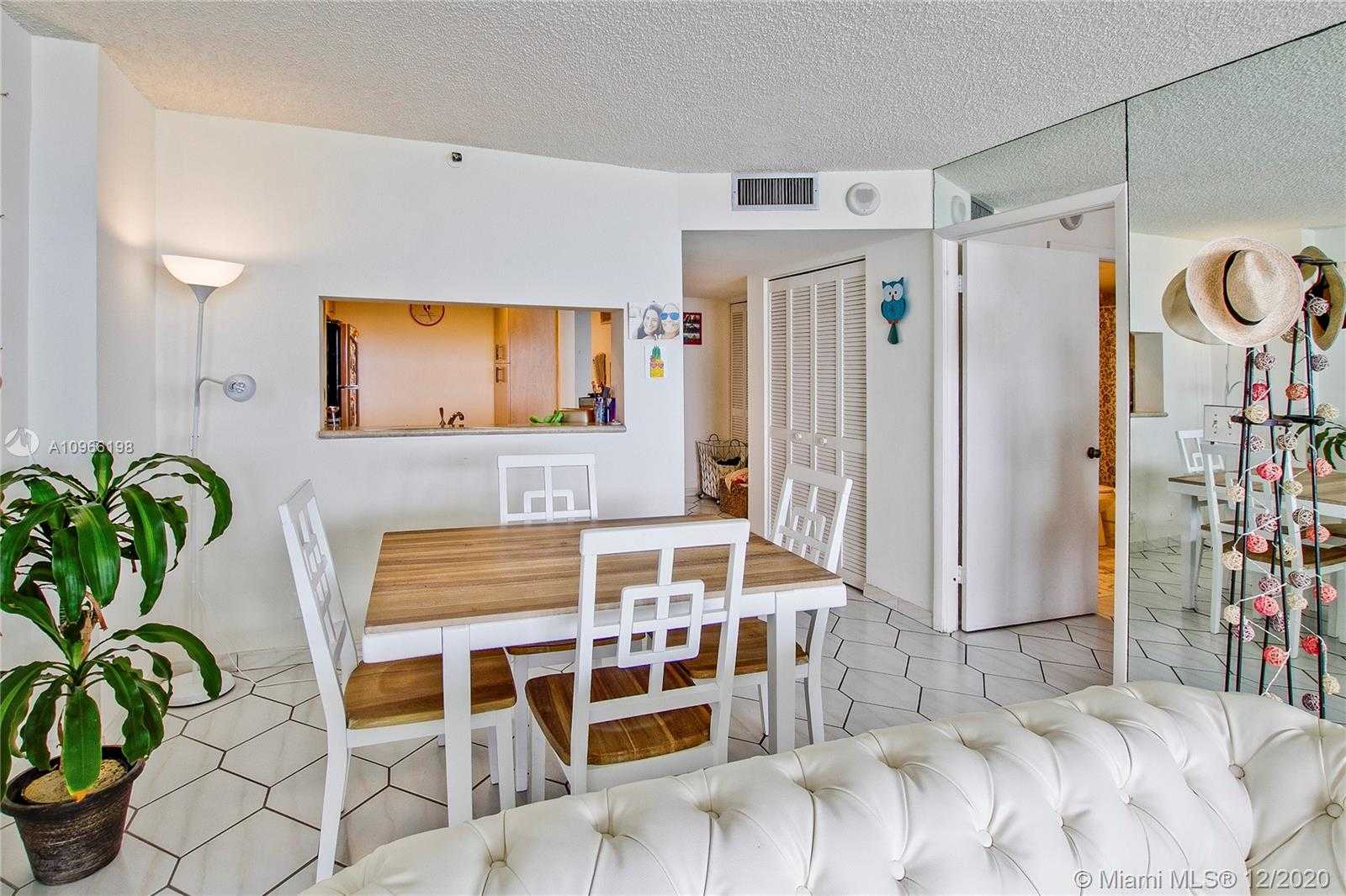 Small Image of 2555 COLLINS AVE #907, Miami Beach Number 6