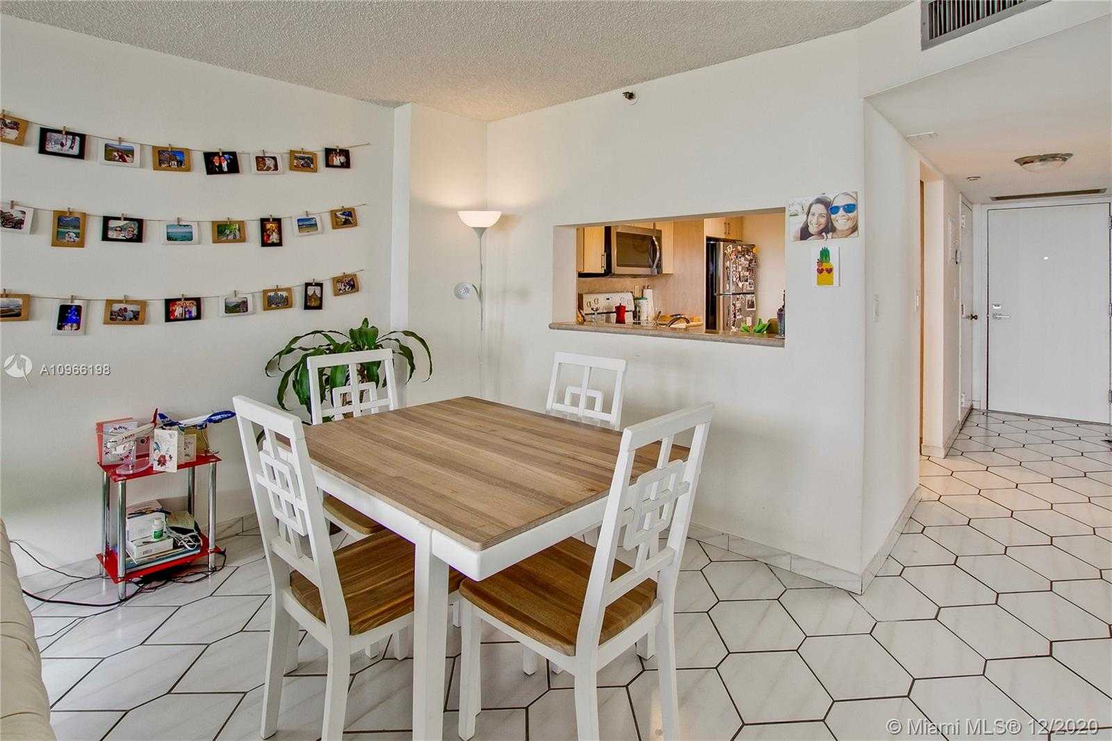 Small Image of 2555 COLLINS AVE #907, Miami Beach Number 7