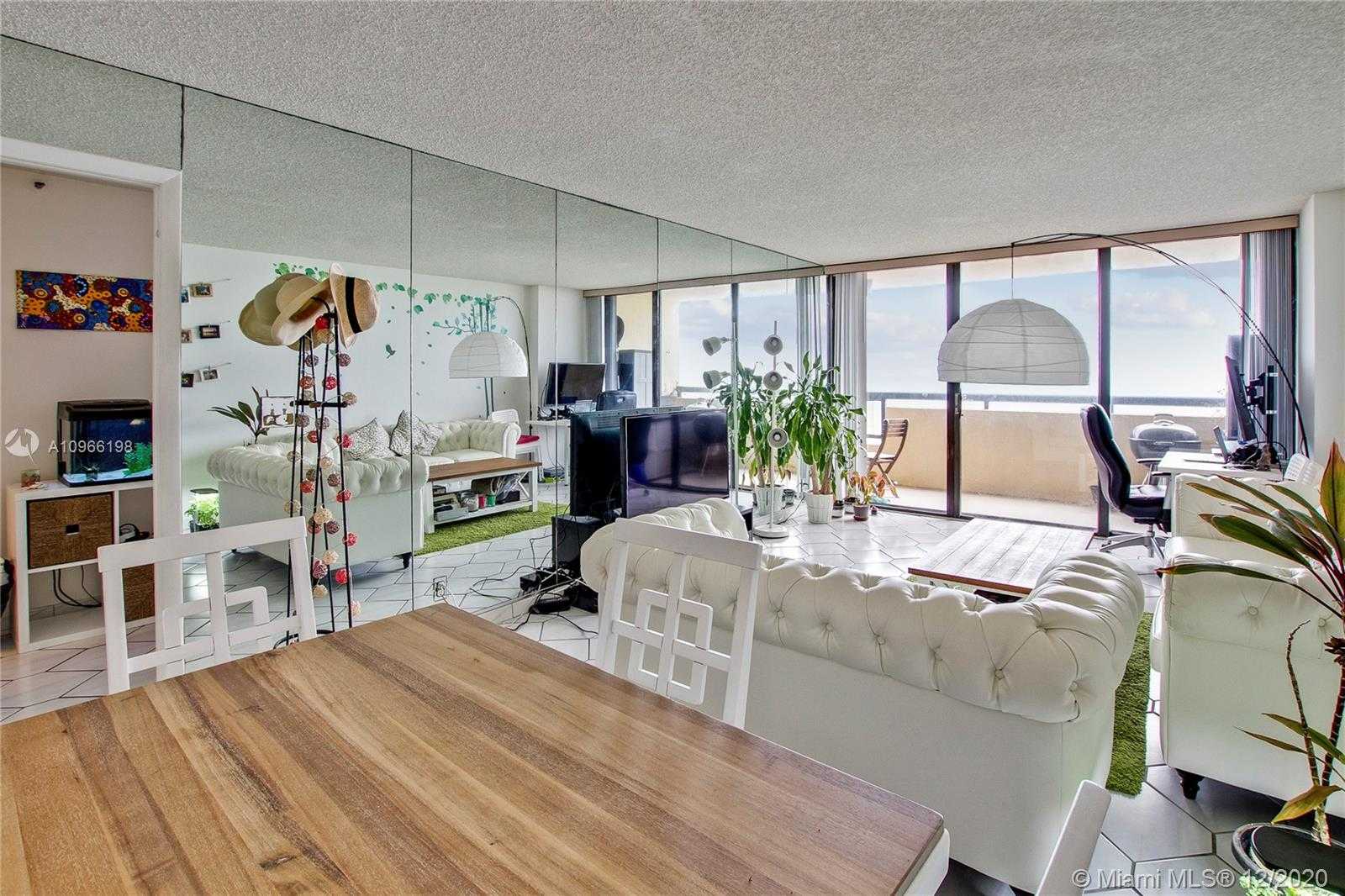 Small Image of 2555 COLLINS AVE #907, Miami Beach Number 8