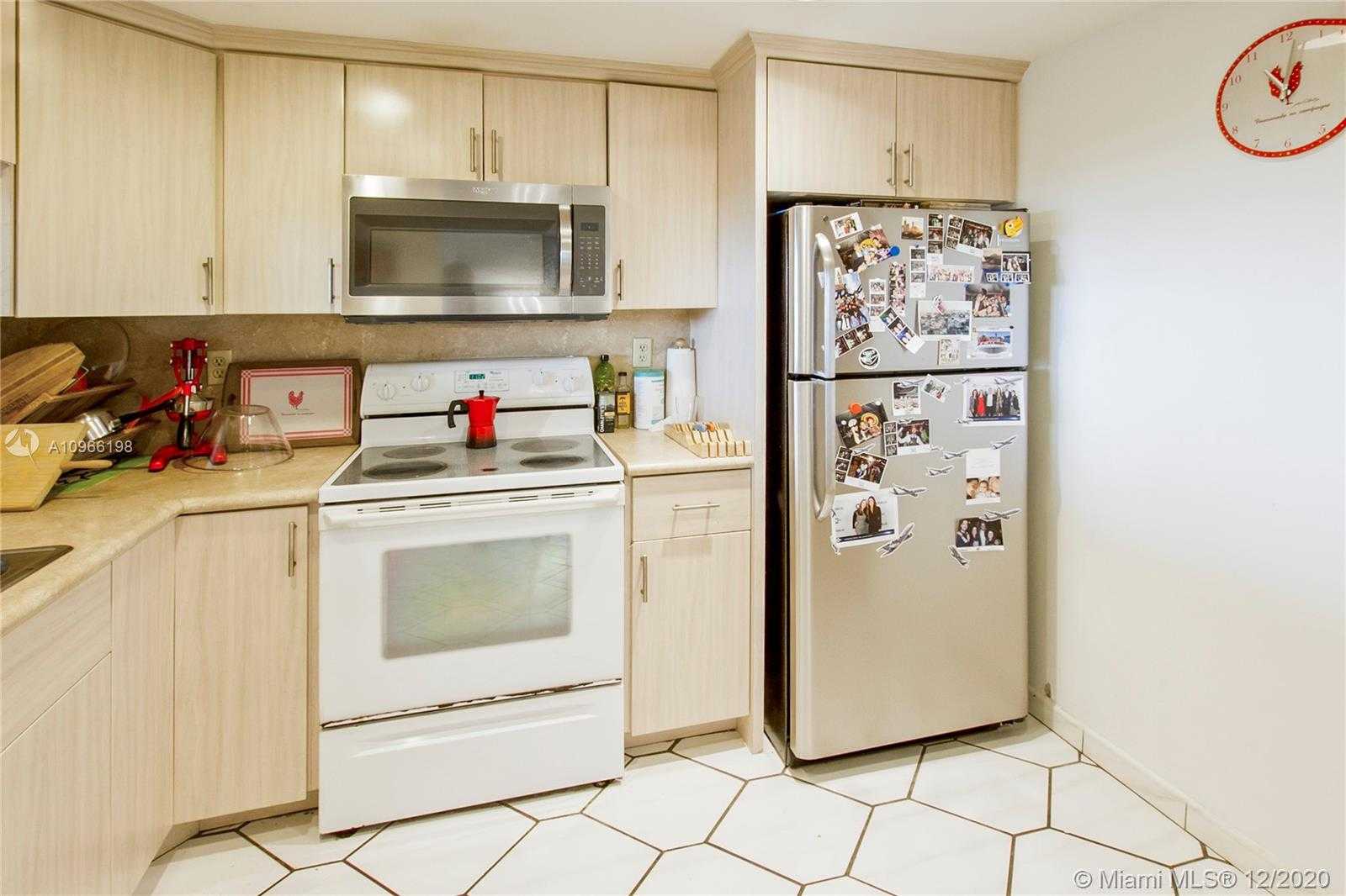 Small Image of 2555 COLLINS AVE #907, Miami Beach Number 9