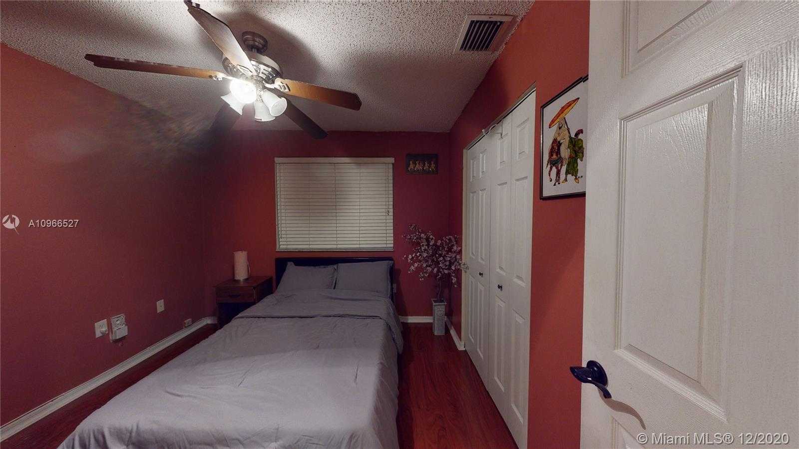 Small Image of 9711 SOUTH WEST 164TH CT, Miami Number 12