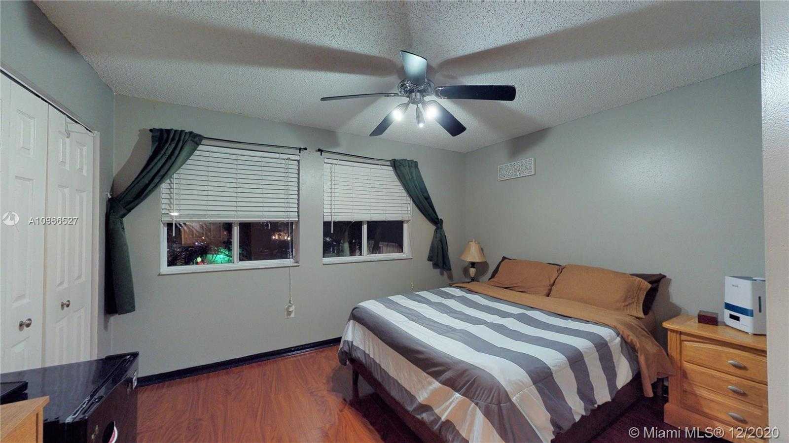 Small Image of 9711 SOUTH WEST 164TH CT, Miami Number 13