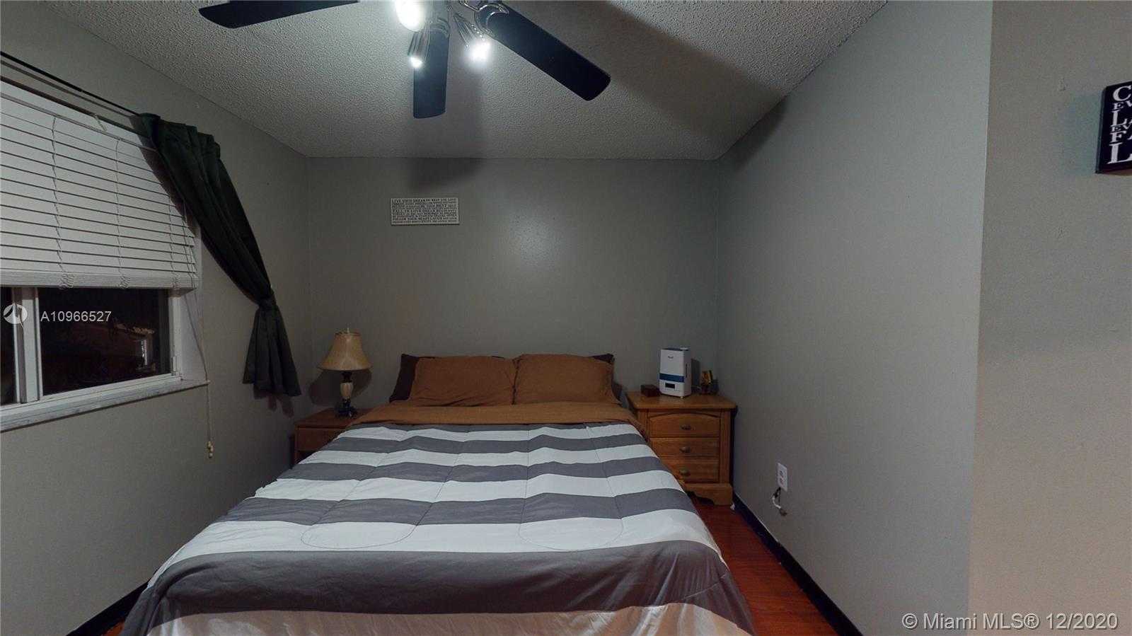 Small Image of 9711 SOUTH WEST 164TH CT, Miami Number 14