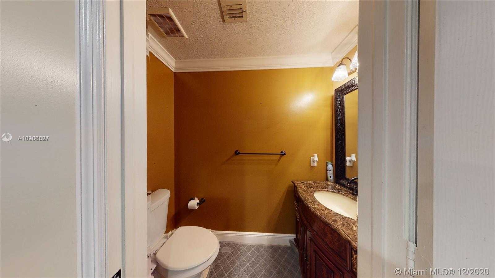 Small Image of 9711 SOUTH WEST 164TH CT, Miami Number 17