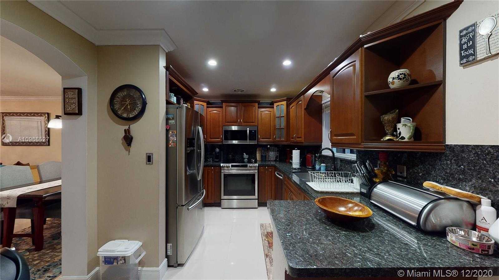 Small Image of 9711 SOUTH WEST 164TH CT, Miami Number 4