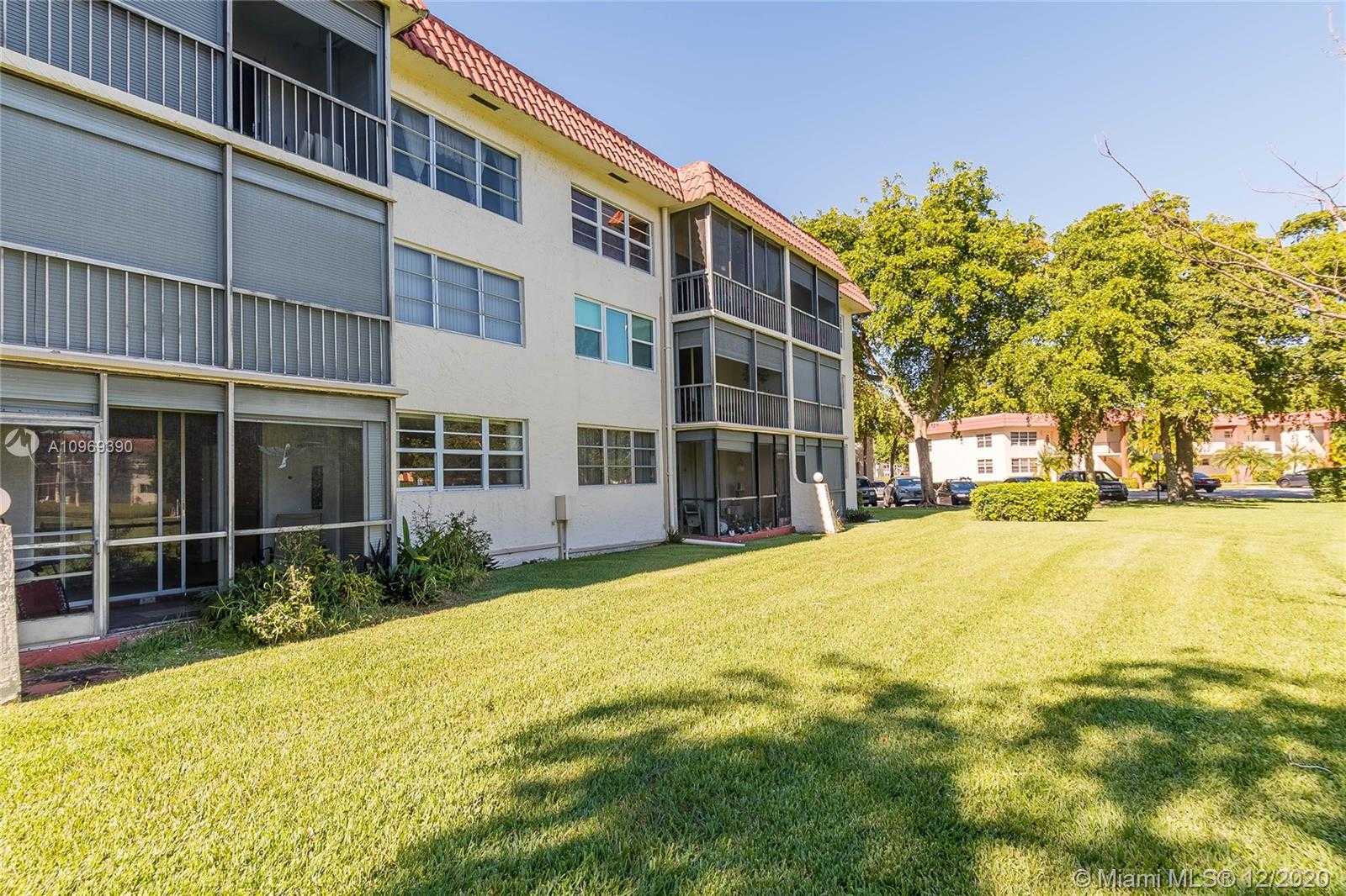 Small Image of 700 SOUTH HOLLYBROOK DR #108, Pembroke Pines Number 21