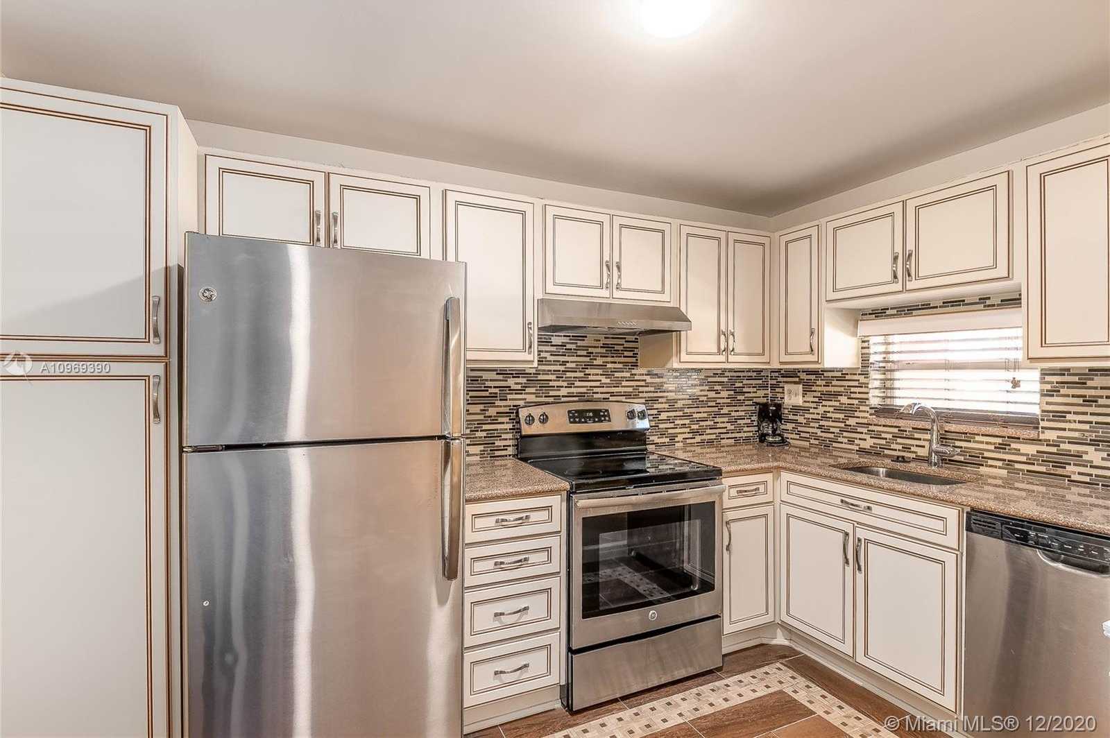 Small Image of 700 SOUTH HOLLYBROOK DR #108, Pembroke Pines Number 4