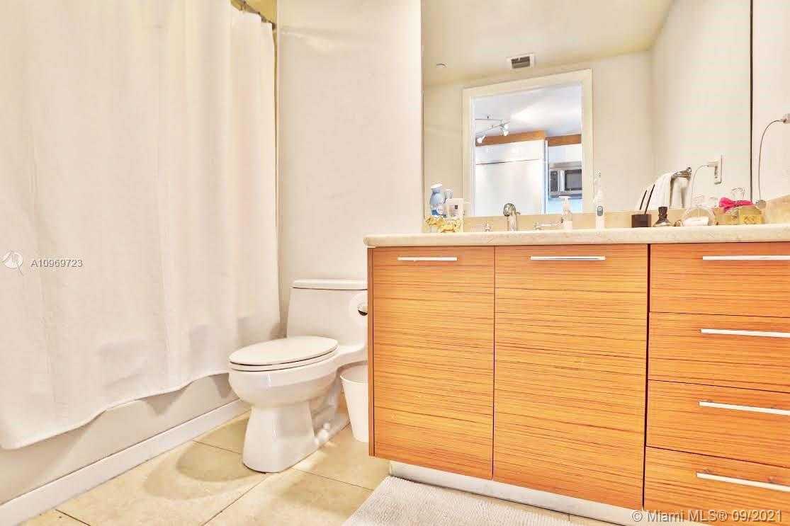 Small Image of 50 BISCAYNE BL #2709, Miami Number 5