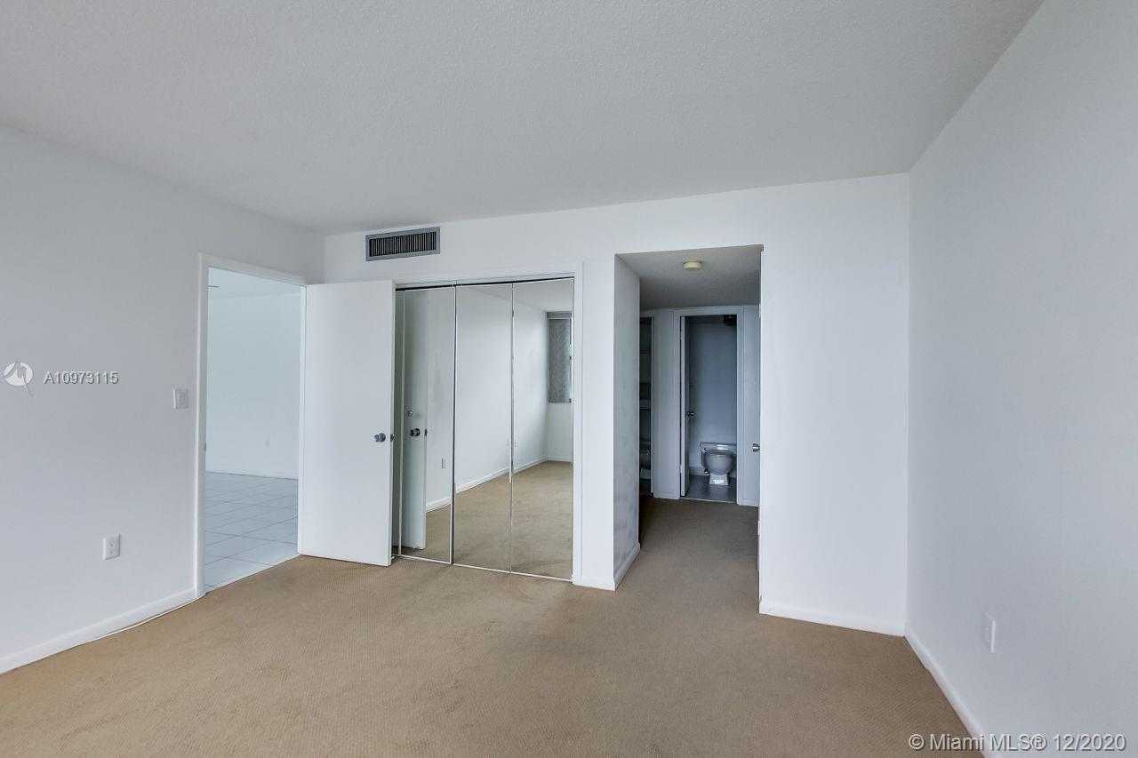 Small Image of 5838 COLLINS AVE #9G, Miami Beach Number 14
