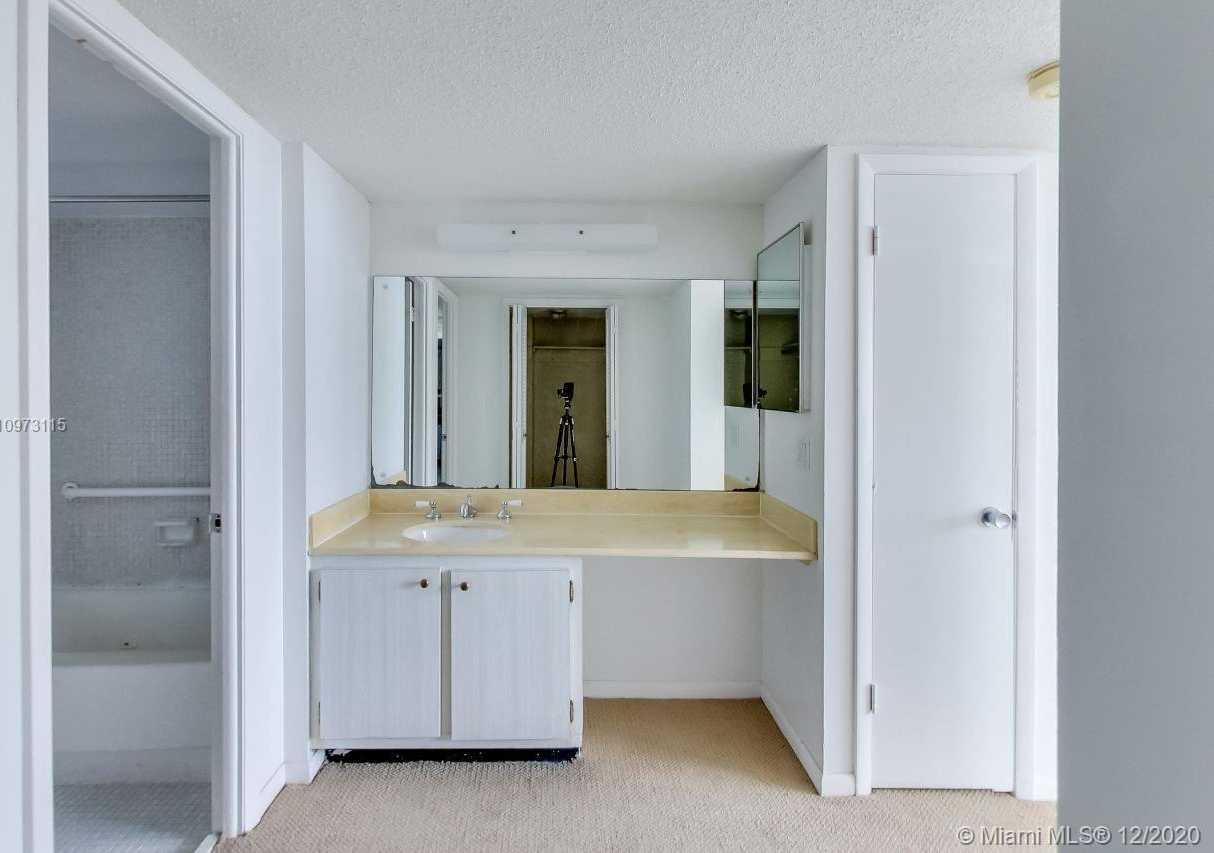 Small Image of 5838 COLLINS AVE #9G, Miami Beach Number 17
