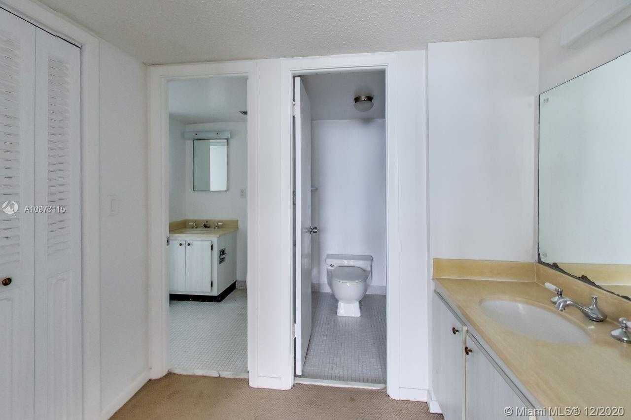 Small Image of 5838 COLLINS AVE #9G, Miami Beach Number 18