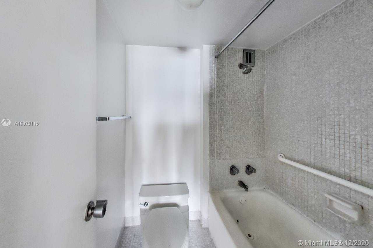 Small Image of 5838 COLLINS AVE #9G, Miami Beach Number 19