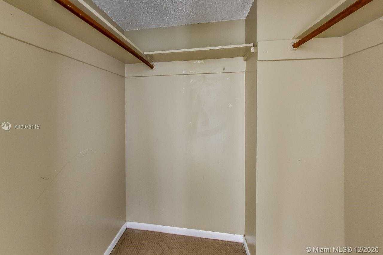 Small Image of 5838 COLLINS AVE #9G, Miami Beach Number 20