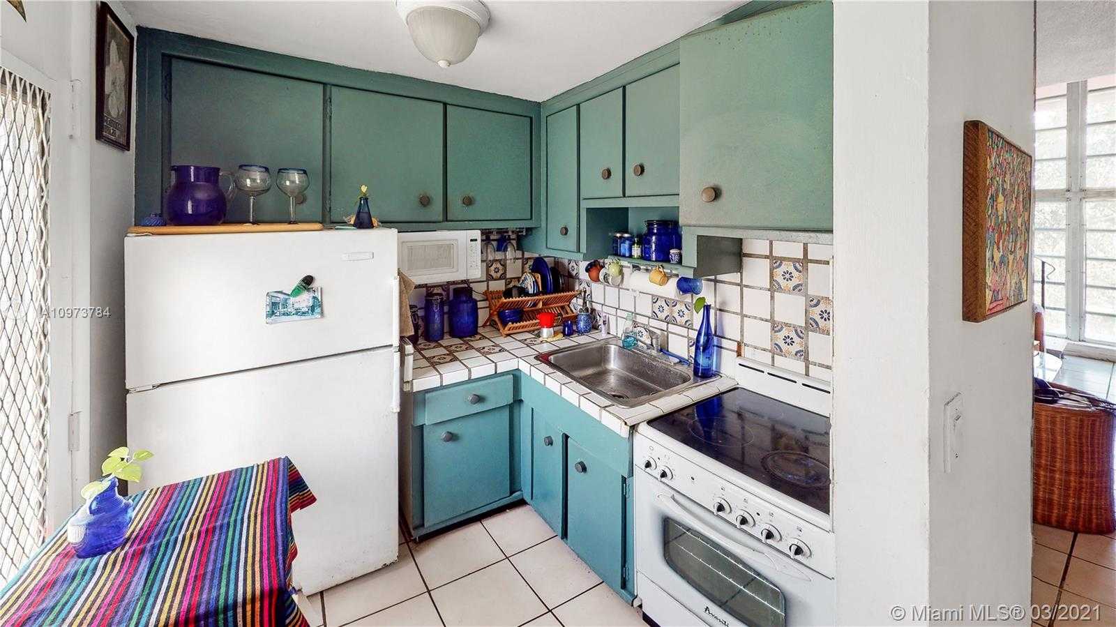 Small Image of 234 ANTIQUERA AVE #5, Coral Gables Number 10