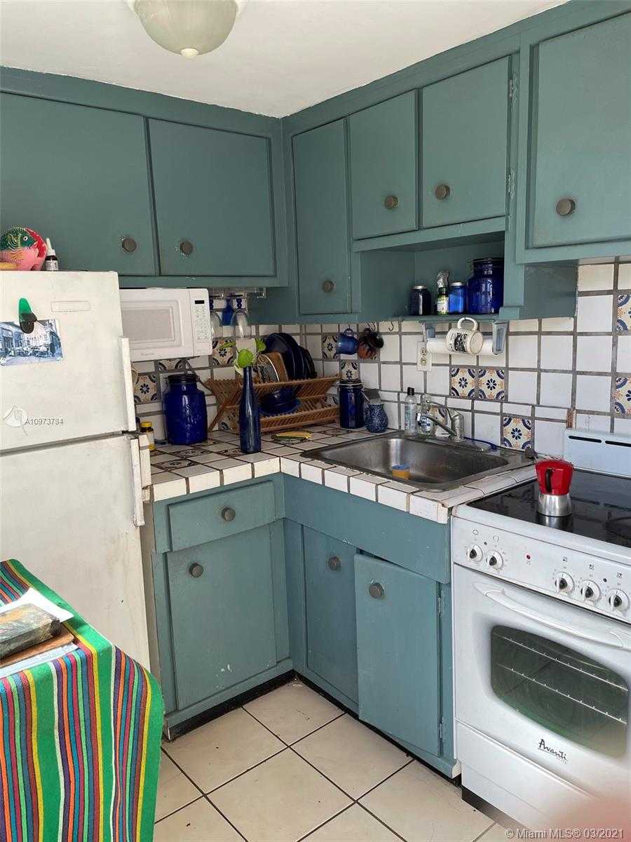 Small Image of 234 ANTIQUERA AVE #5, Coral Gables Number 11