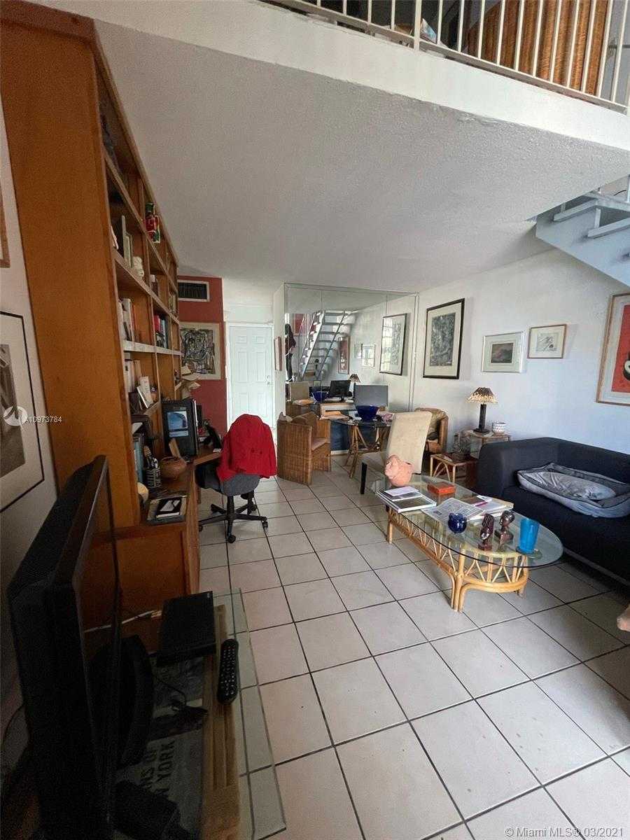 Small Image of 234 ANTIQUERA AVE #5, Coral Gables Number 14