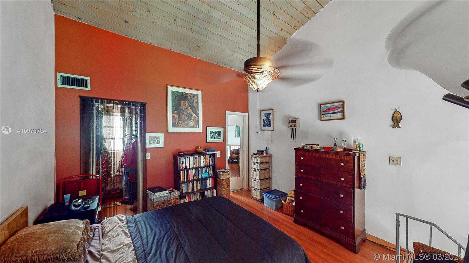 Small Image of 234 ANTIQUERA AVE #5, Coral Gables Number 15