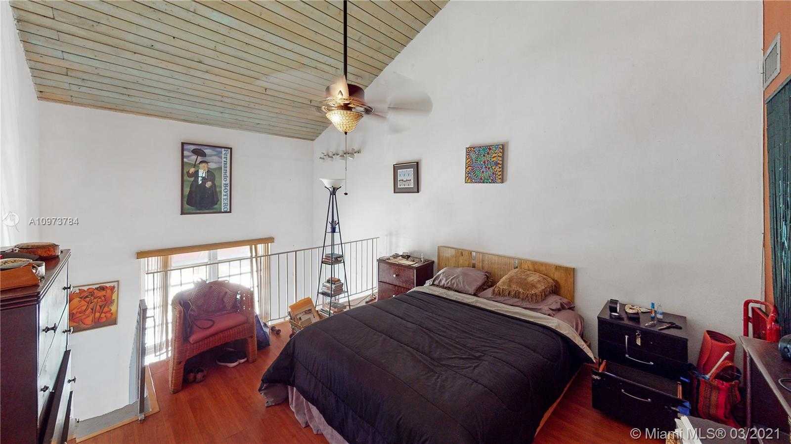 Small Image of 234 ANTIQUERA AVE #5, Coral Gables Number 16