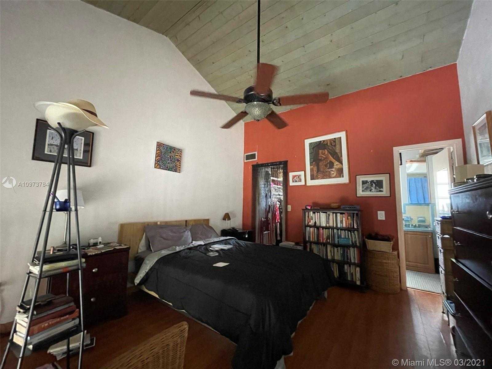 Small Image of 234 ANTIQUERA AVE #5, Coral Gables Number 18