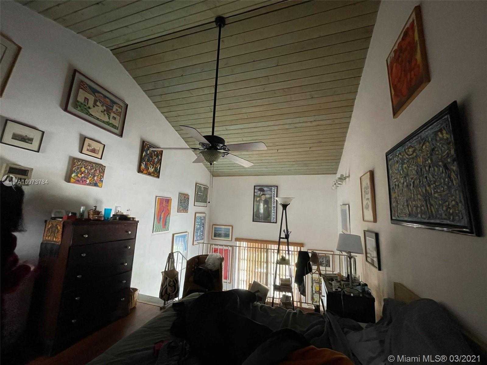 Small Image of 234 ANTIQUERA AVE #5, Coral Gables Number 19