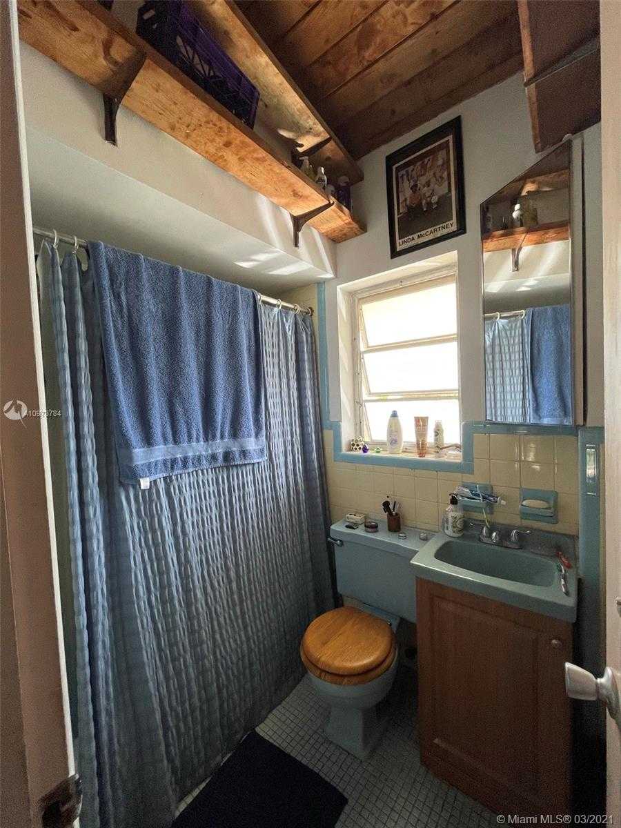 Small Image of 234 ANTIQUERA AVE #5, Coral Gables Number 21