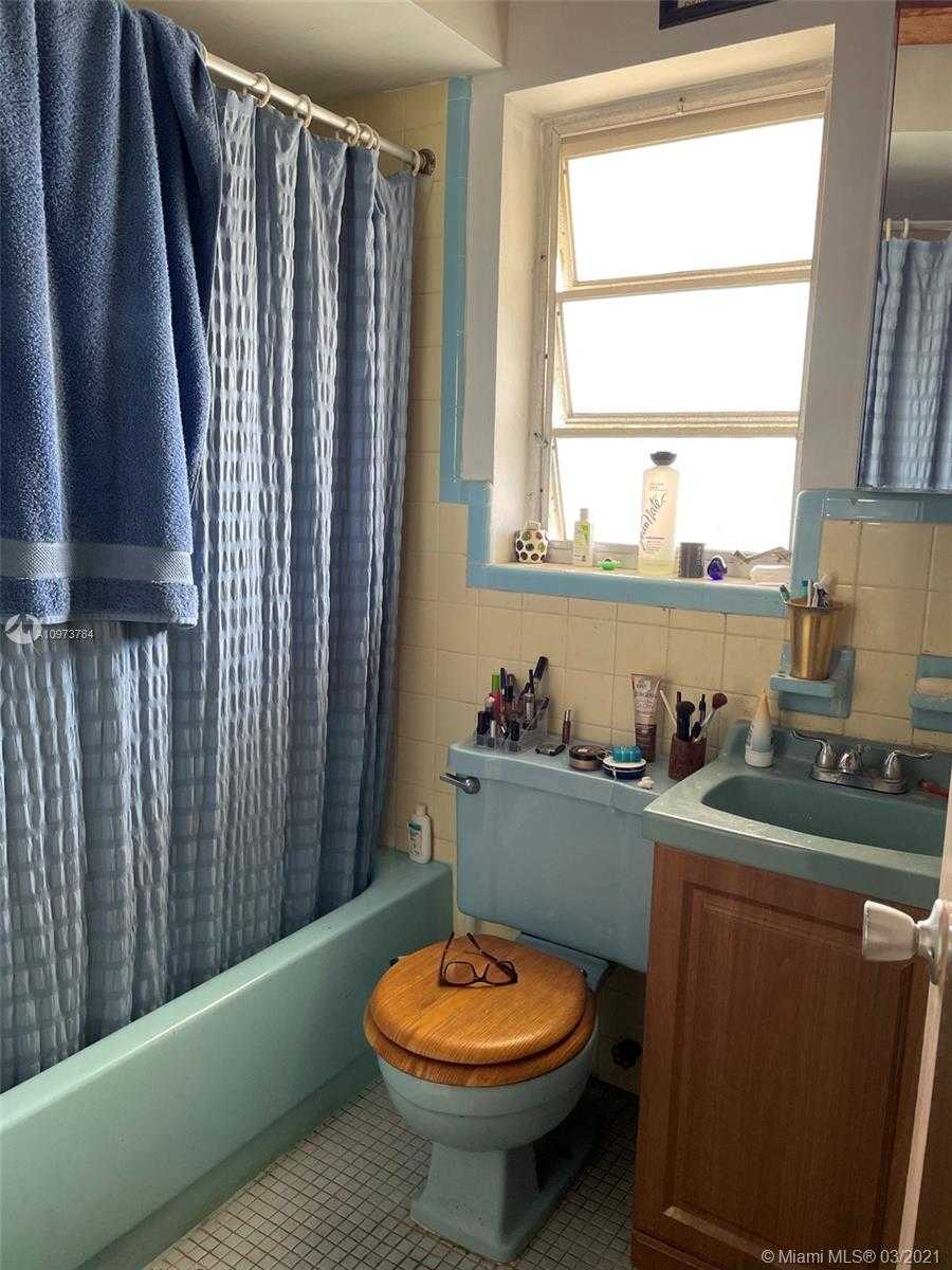 Small Image of 234 ANTIQUERA AVE #5, Coral Gables Number 22