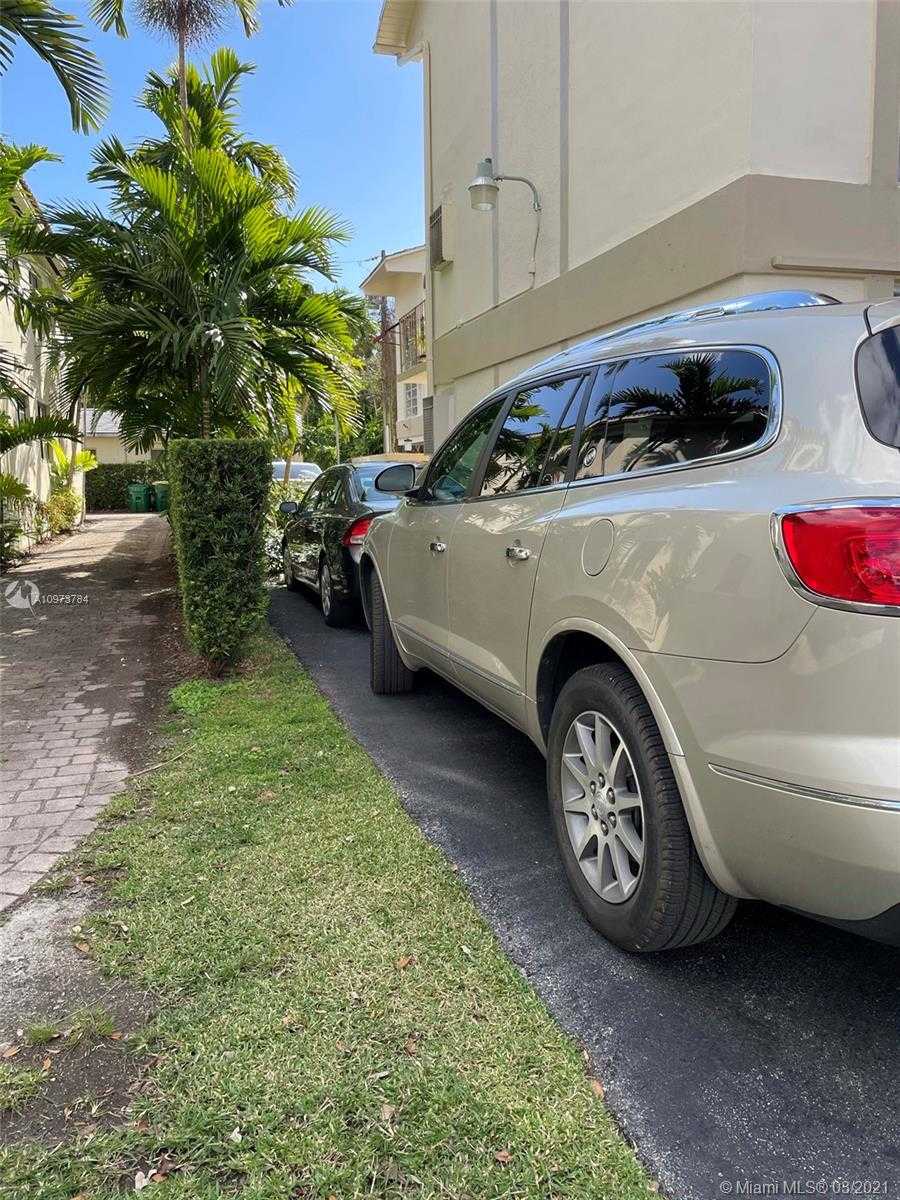 Small Image of 234 ANTIQUERA AVE #5, Coral Gables Number 26