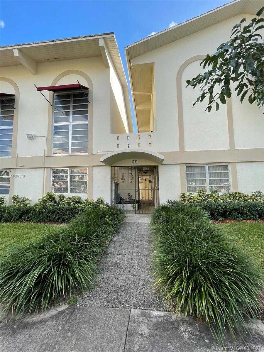 Small Image of 234 ANTIQUERA AVE #5, Coral Gables Number 4