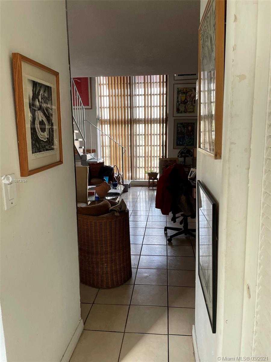 Small Image of 234 ANTIQUERA AVE #5, Coral Gables Number 9