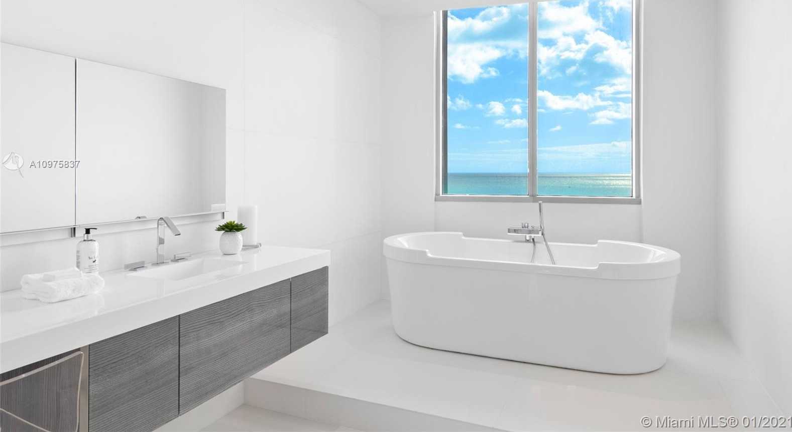 Small Image of 5959 COLLINS AVE #1502, Miami Beach Number 10