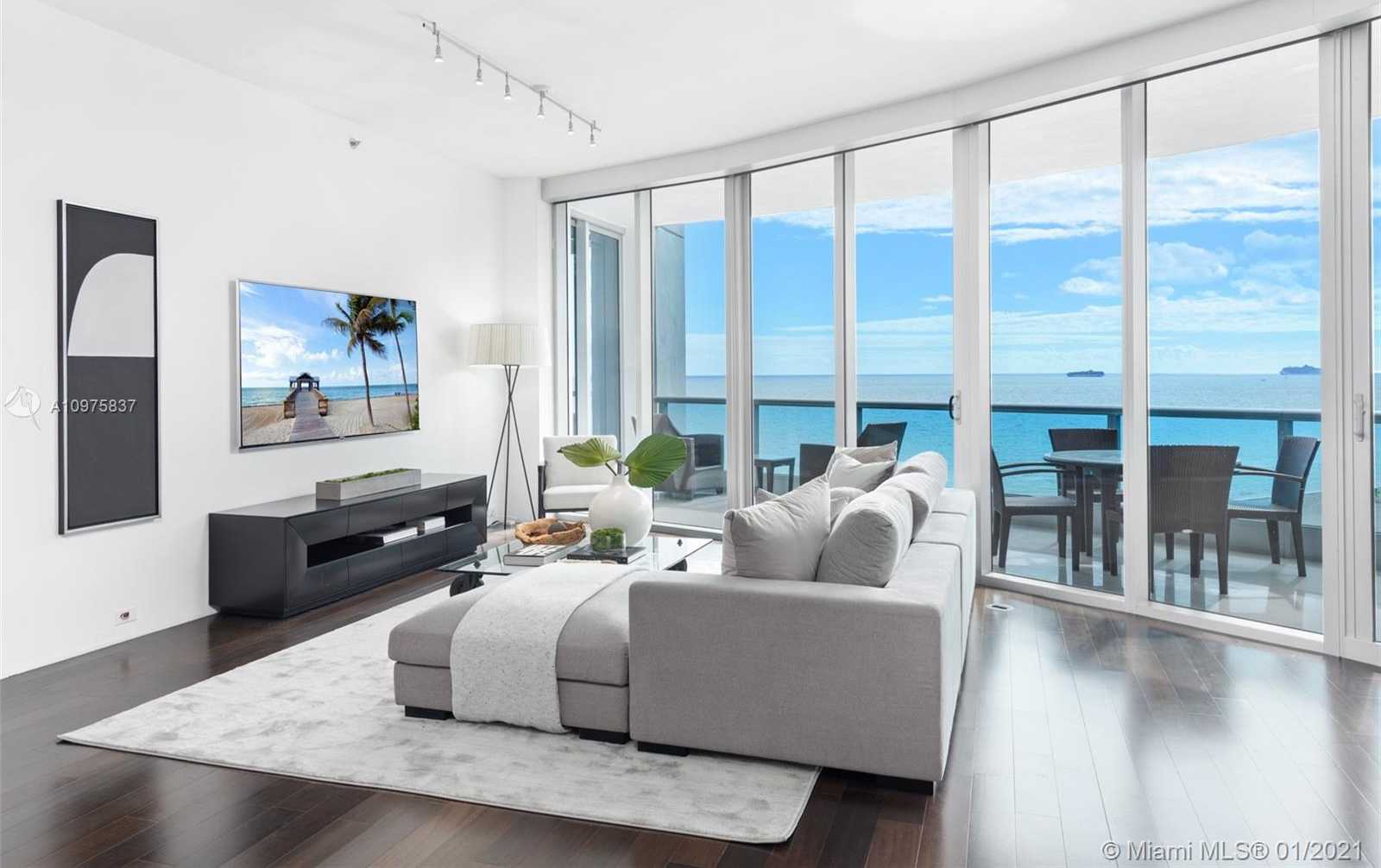 Small Image of 5959 COLLINS AVE #1502, Miami Beach Number 3