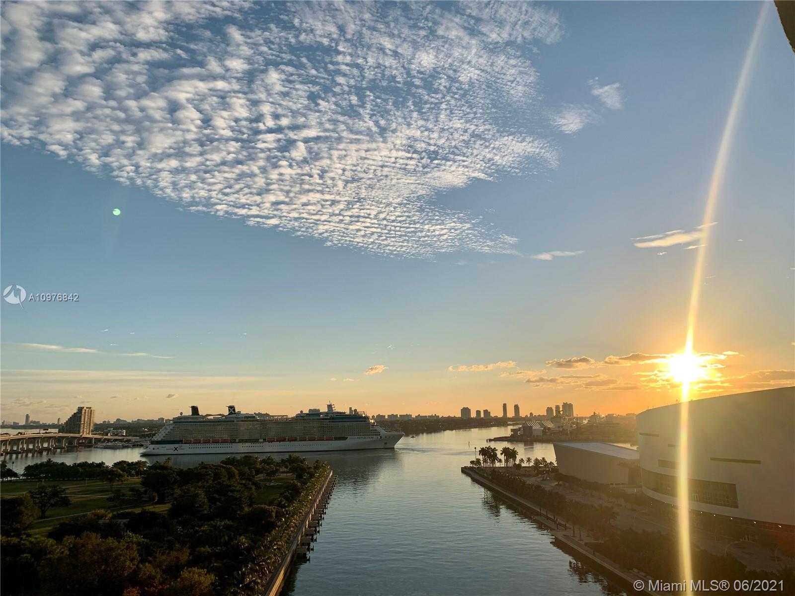 Small Image of 888 BISCAYNE BLVD #1212, Miami Number 2