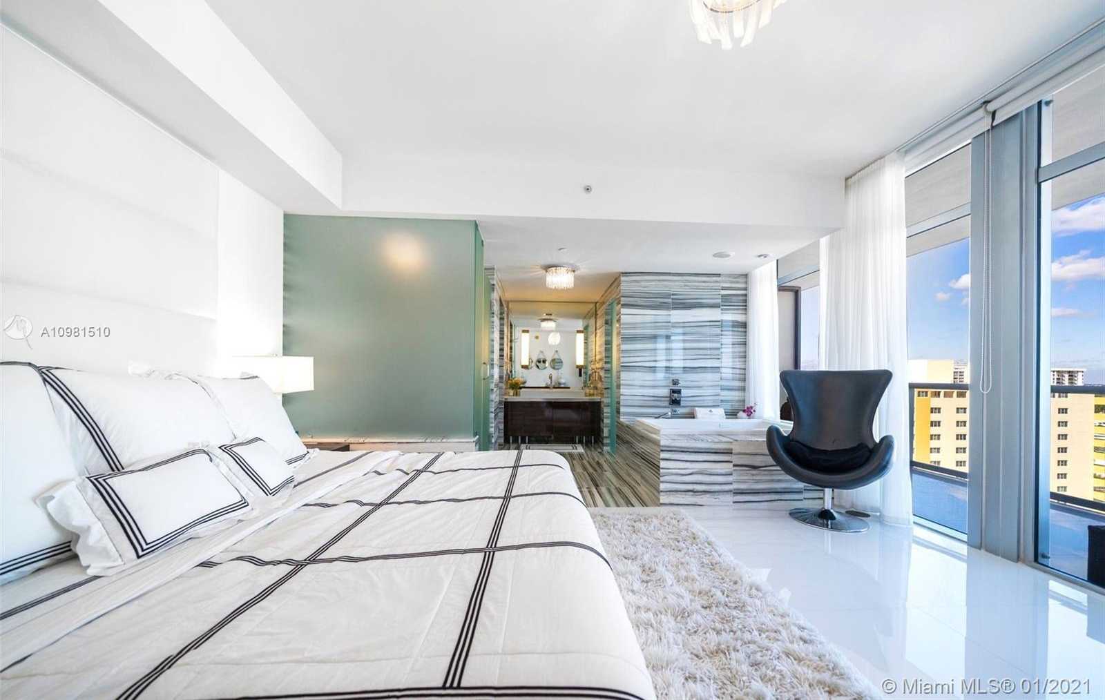 Small Image of 3737 COLLINS AVE #S1401, Miami Beach Number 15