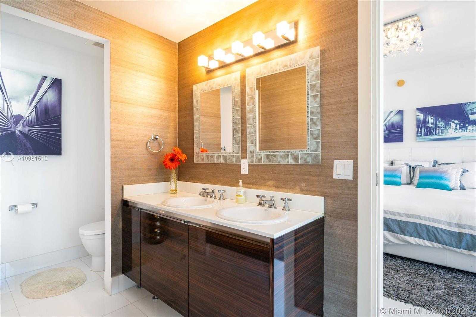 Small Image of 3737 COLLINS AVE #S1401, Miami Beach Number 20