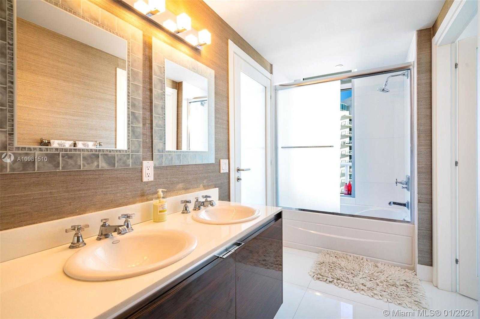 Small Image of 3737 COLLINS AVE #S1401, Miami Beach Number 21