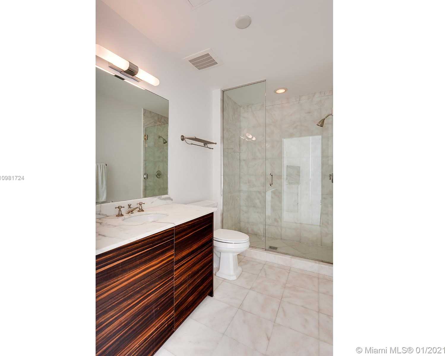 Small Image of 50 SOUTH POINTE DR #609, Miami Beach Number 8