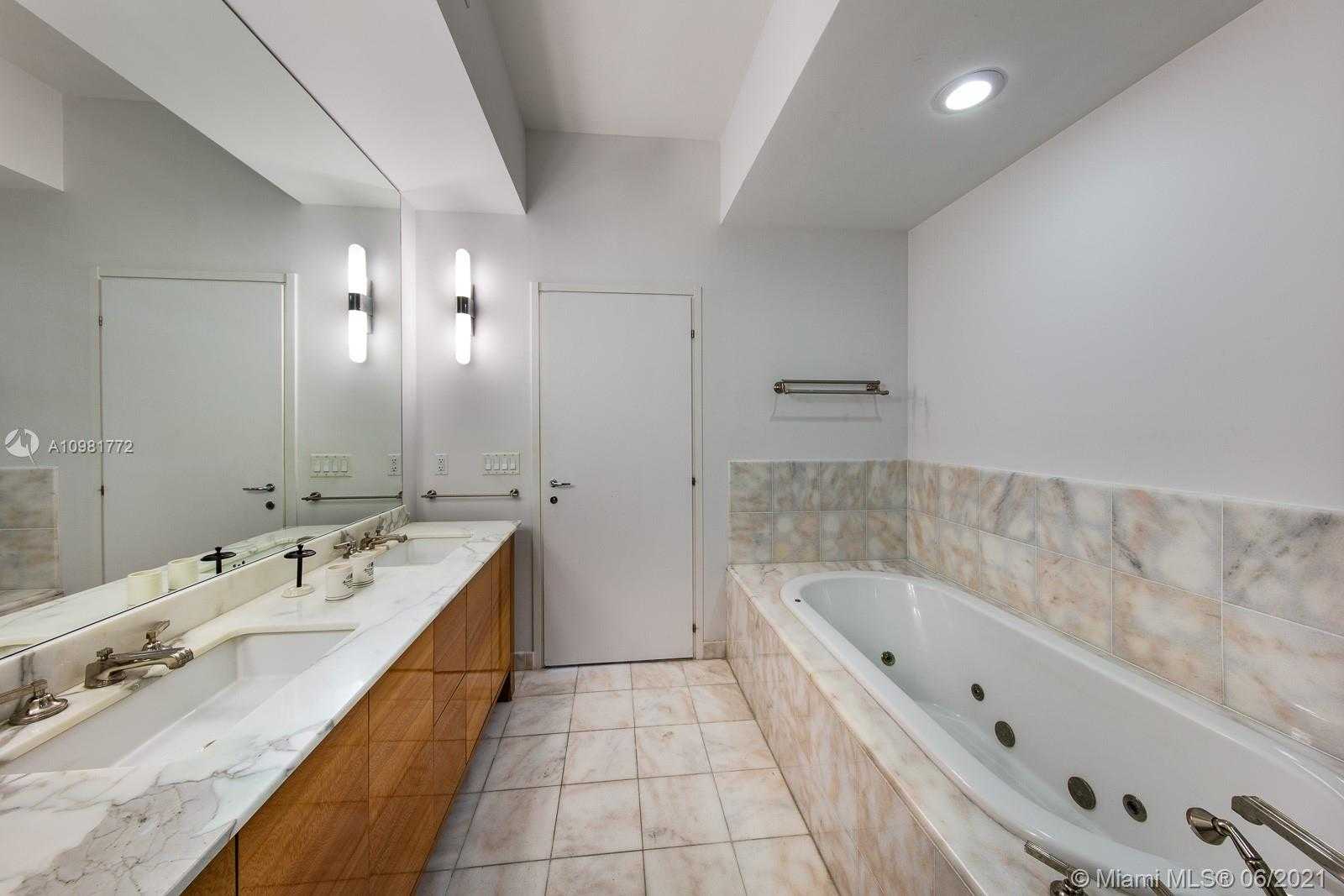 Small Image of 50 SOUTH POINTE DR #1207, Miami Beach Number 14