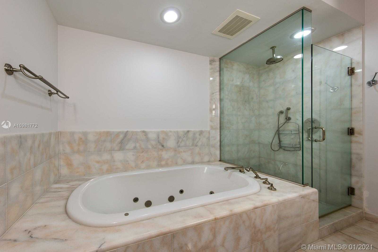 Small Image of 50 SOUTH POINTE DR #1207, Miami Beach Number 15