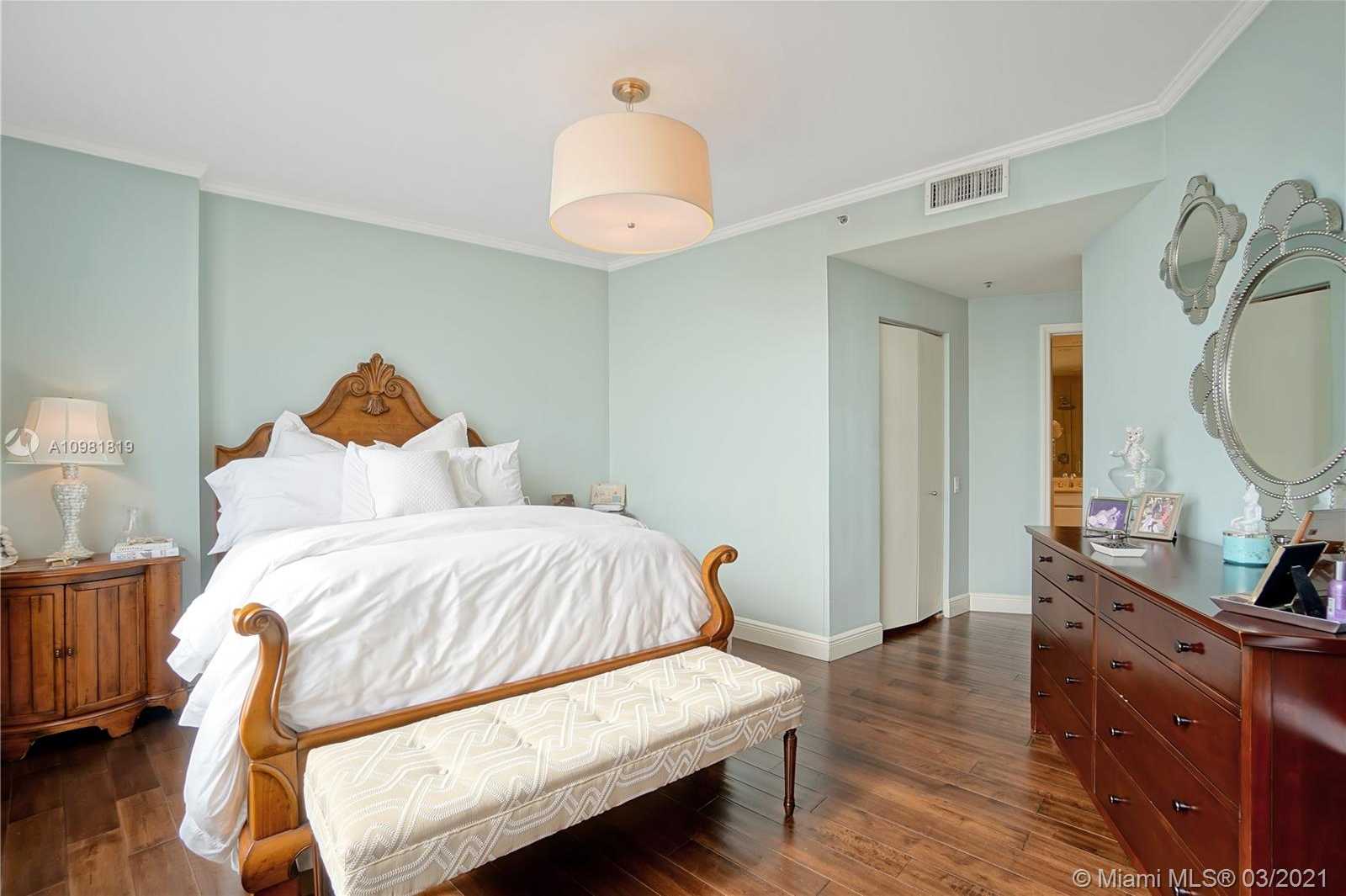 Small Image of 808 BRICKELL KEY DR #1006, Miami Number 14