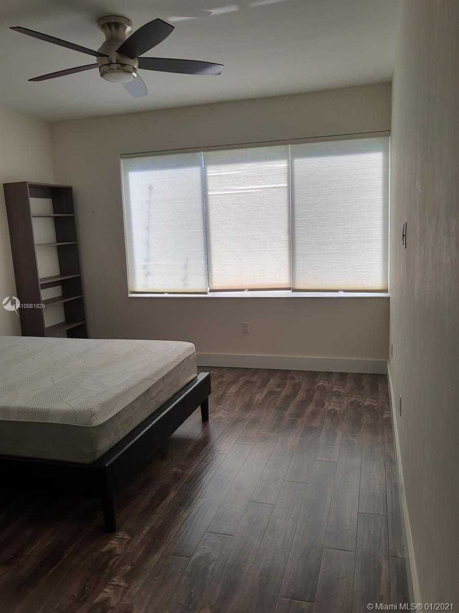 Small Image of 4720 PINE TREE DR #8, Miami Beach Number 6