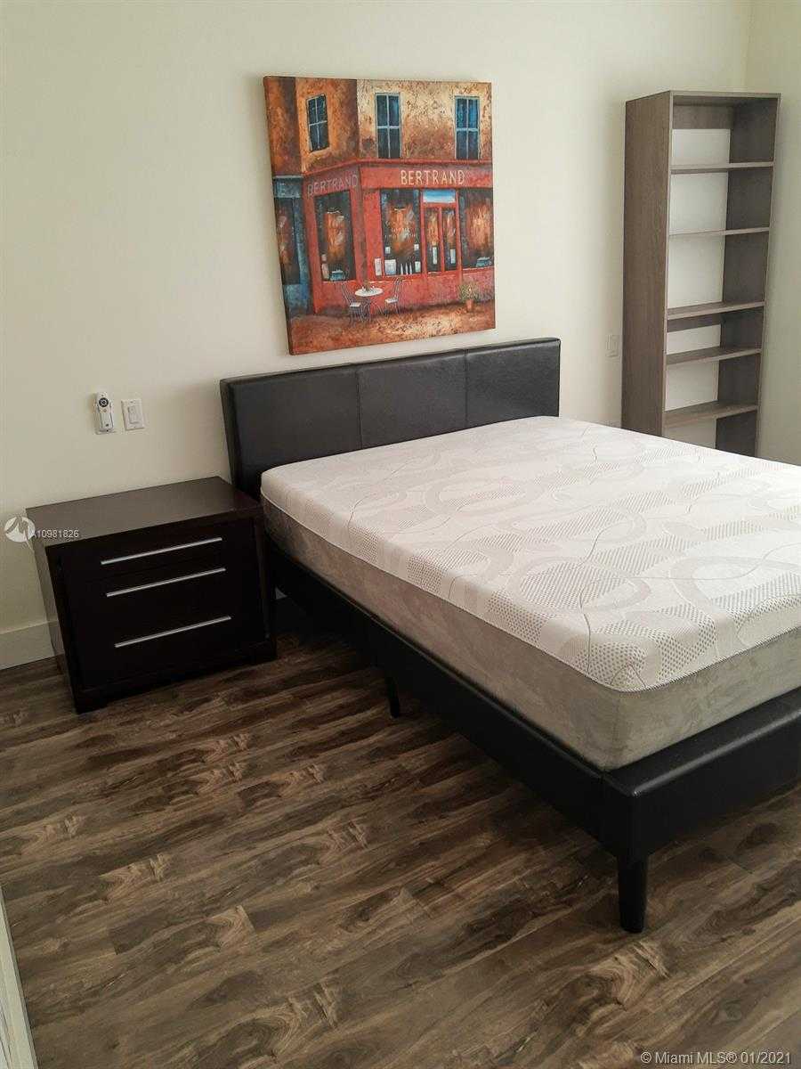 Small Image of 4720 PINE TREE DR #8, Miami Beach Number 7