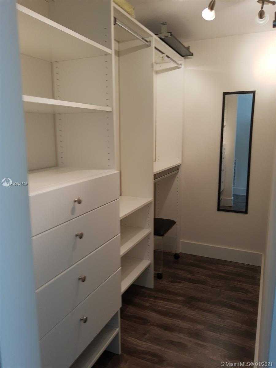 Small Image of 4720 PINE TREE DR #8, Miami Beach Number 8